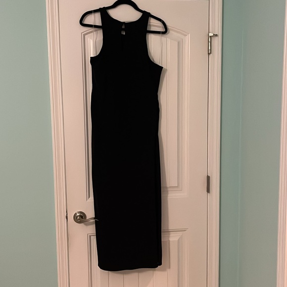 NWT black fitted dress sleeveless cinching on the side - Picture 7 of 8